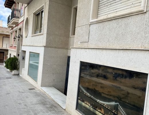 8C210457-6AF4-43A5-8241-61805CF456D0_1_201_a