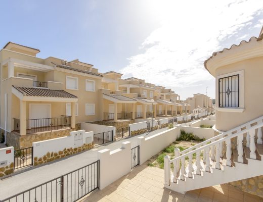 SEMI DETACHED PROPERTIES CALLE INTERIOR